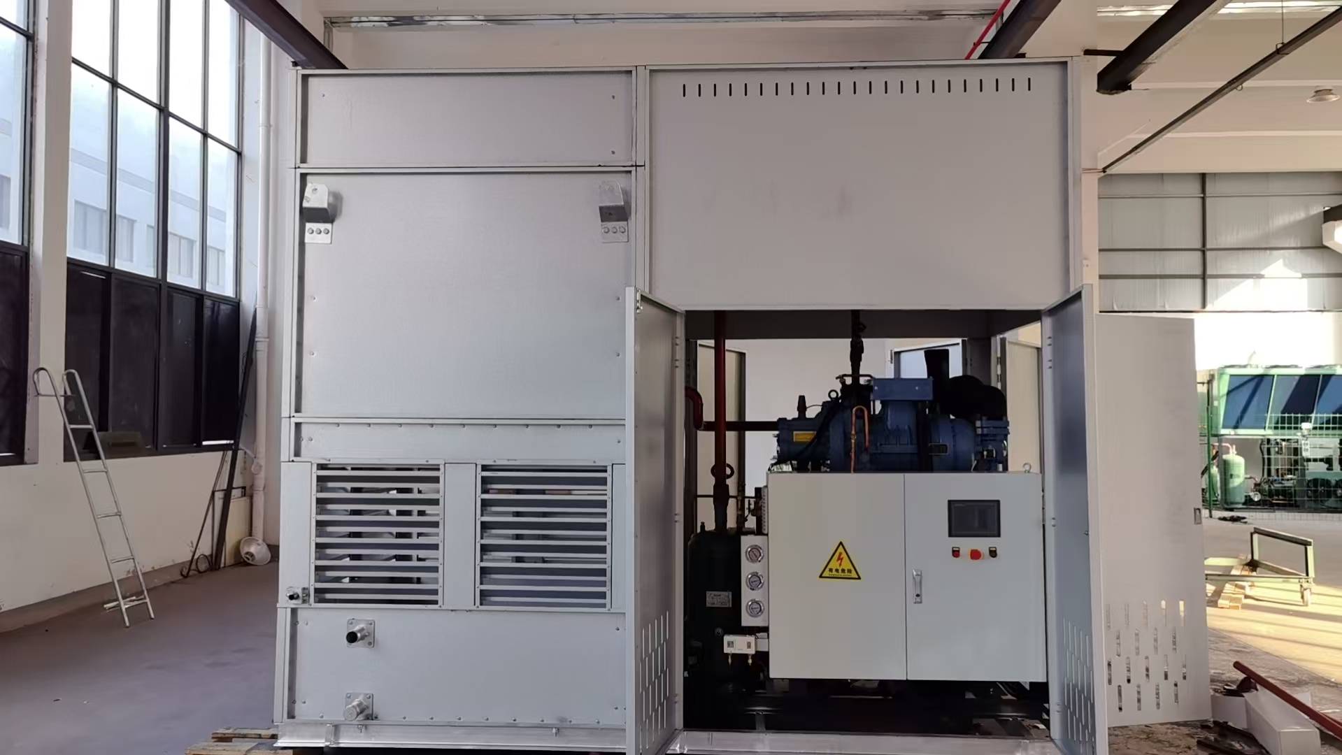 Integrated Evaporative Cooling Screw Chiller